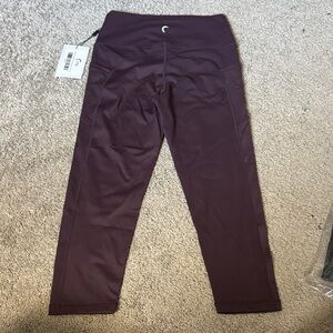 ZYIA Women's Plum/wine colored capri Leggings